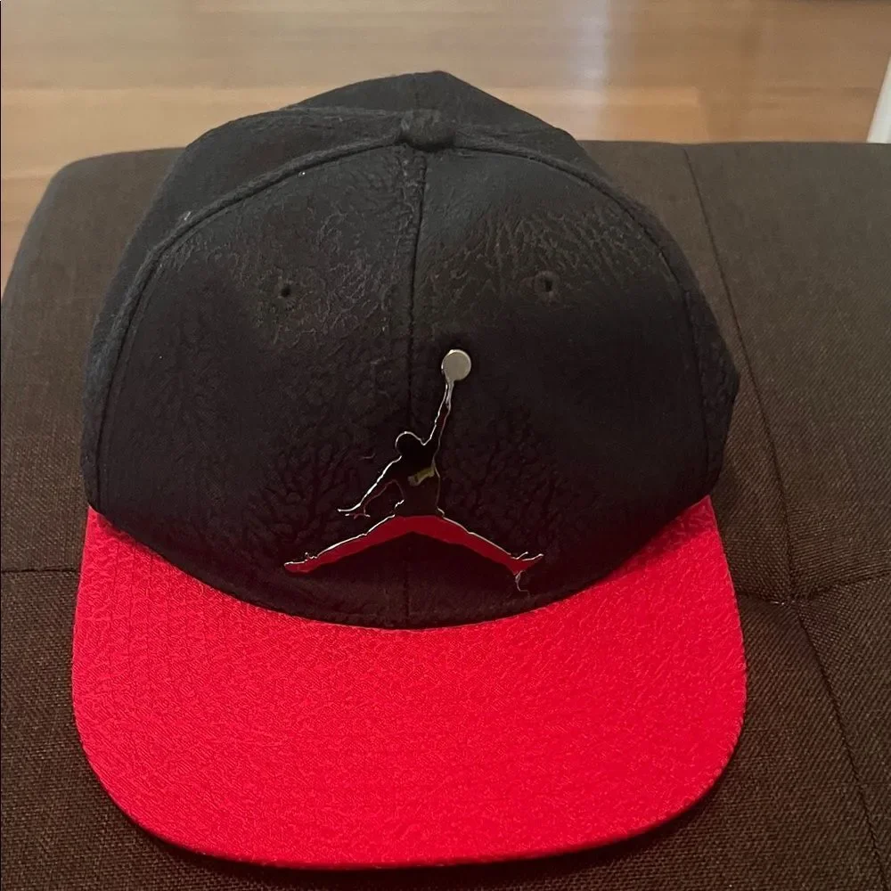 #1070+ Youth Michael Jordan Black and Red Snapback Hat